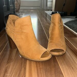 Timberland Healed Booties 9.5